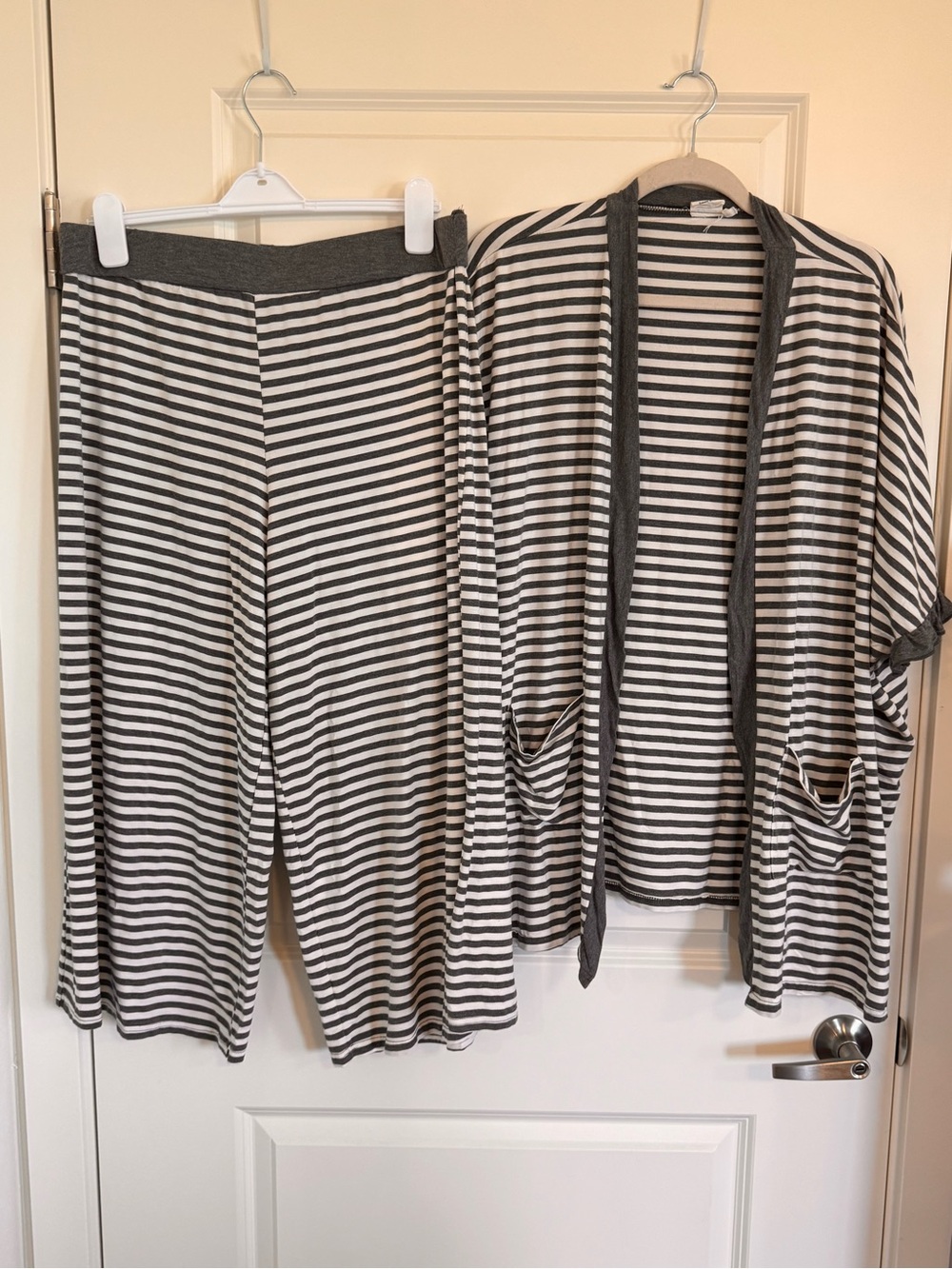 Simple by Suzanne Betro Striped Lounge Set (mixed size)